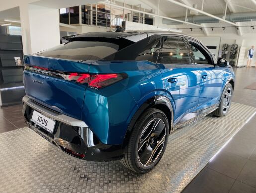 Peugeot 3008 E-3008 GT 157 kW 210 k (Baterie 73 kWh)