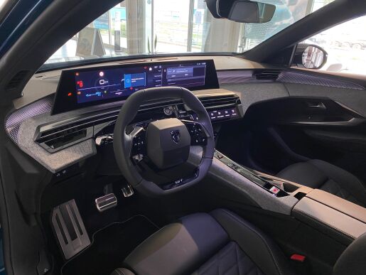 Peugeot 3008 E-3008 GT 157 kW 210 k (Baterie 73 kWh)