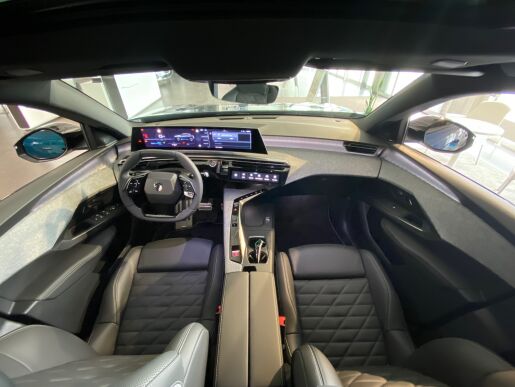 Peugeot 3008 E-3008 GT 157 kW 210 k (Baterie 73 kWh)