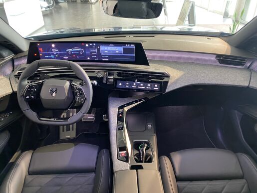 Peugeot 3008 E-3008 GT 157 kW 210 k (Baterie 73 kWh)