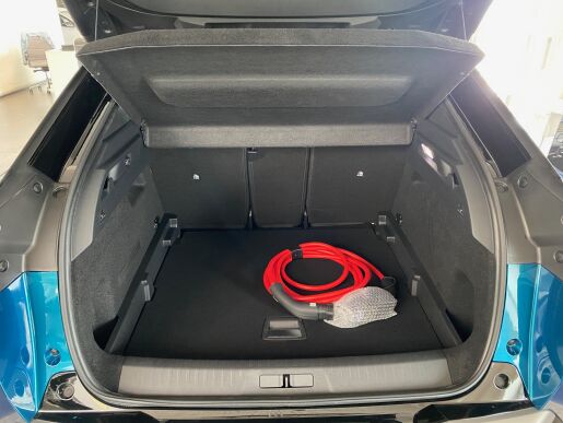Peugeot 3008 E-3008 GT 157 kW 210 k (Baterie 73 kWh)