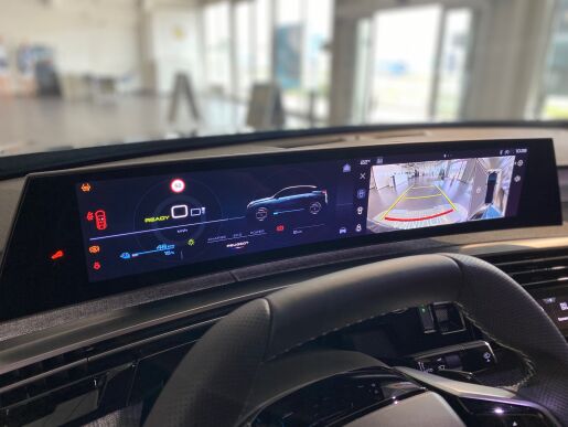 Peugeot 3008 E-3008 GT 157 kW 210 k (Baterie 73 kWh)