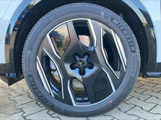Peugeot 3008 GT Elektromotor 157 kW / 210 k