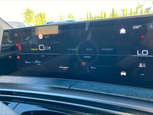 Peugeot 3008 GT Elektromotor 157 kW / 210 k