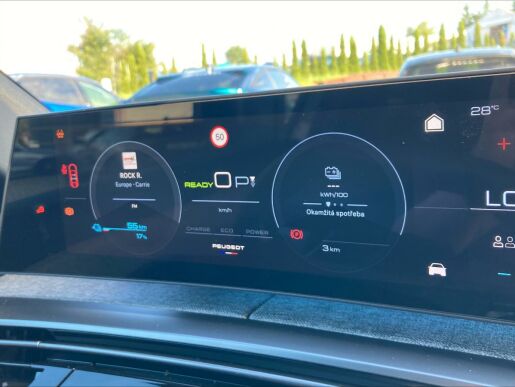 Peugeot 3008 GT Elektromotor 157 kW / 210 k