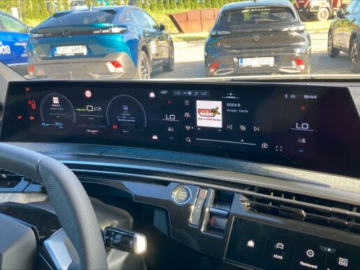 Peugeot 3008 GT Elektromotor 157 kW / 210 k