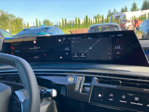 Peugeot 3008 GT Elektromotor 157 kW / 210 k