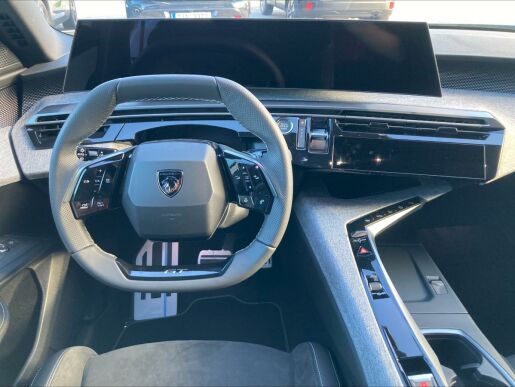 Peugeot 3008 GT Elektromotor 157 kW / 210 k