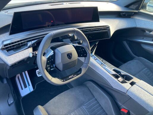 Peugeot 3008 GT Elektromotor 157 kW / 210 k