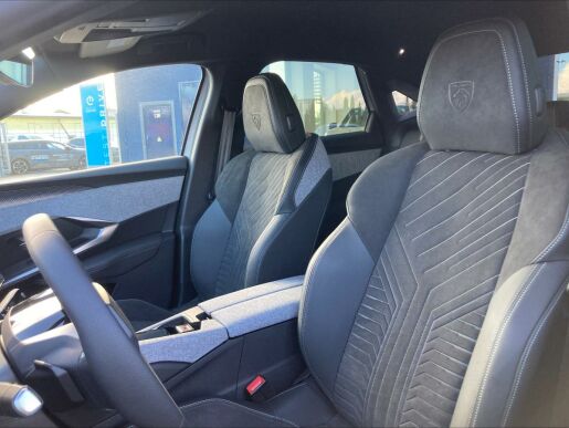 Peugeot 3008 GT Elektromotor 157 kW / 210 k