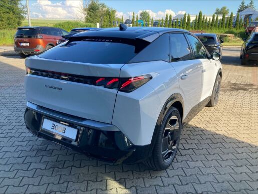 Peugeot 3008 GT Elektromotor 157 kW / 210 k