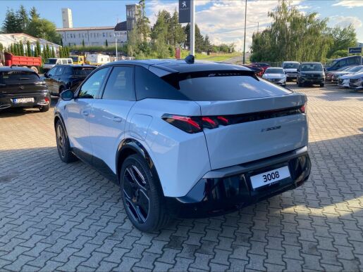 Peugeot 3008 GT Elektromotor 157 kW / 210 k