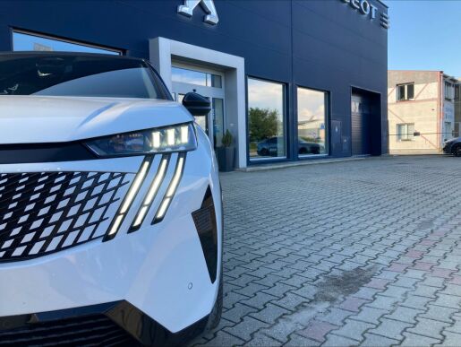 Peugeot 3008 GT Elektromotor 157 kW / 210 k
