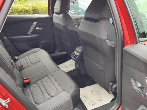 Citroën C4 X PLUS 1.2 PureTech 130 S&S EAT8 PŘEDVÁDĚCÍ VŮZ