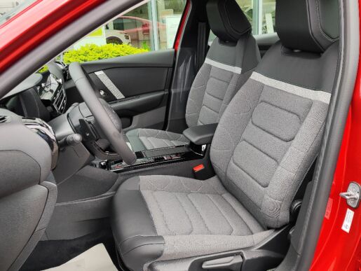 Citroën C4 X PLUS 1.2 PureTech 130 S&S EAT8 PŘEDVÁDĚCÍ VŮZ