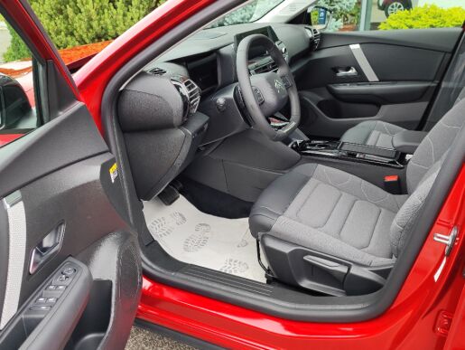 Citroën C4 X PLUS 1.2 PureTech 130 S&S EAT8 PŘEDVÁDĚCÍ VŮZ
