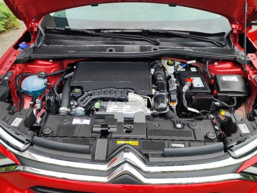 Citroën C4 X PLUS 1.2 PureTech 130 S&S EAT8 PŘEDVÁDĚCÍ VŮZ