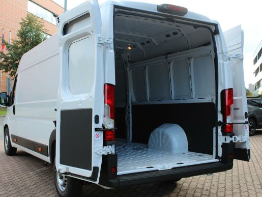 Peugeot Boxer e-Furgon L4H2 200kW, až 420km