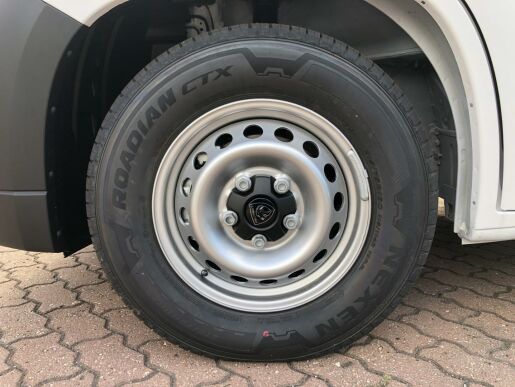 Peugeot Boxer e-Furgon L4H2 200kW, až 420km