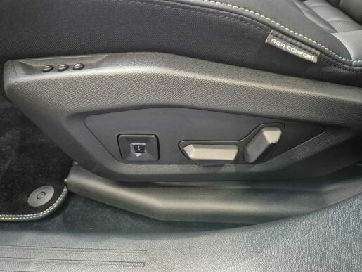 Peugeot 3008 GT Elektromotor 157 kW / 210 k