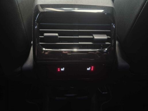 Peugeot 3008 GT Elektromotor 157 kW / 210 k