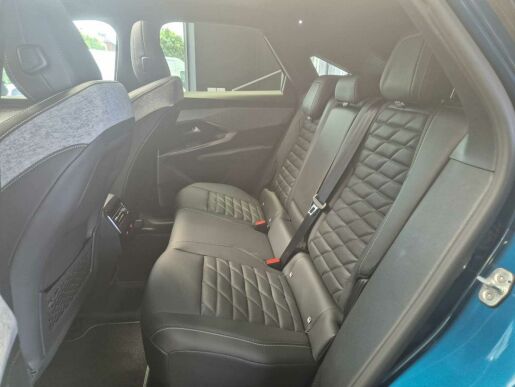 Peugeot 3008 GT Elektromotor 157 kW / 210 k