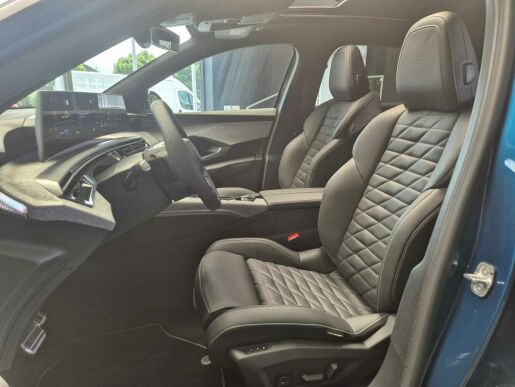 Peugeot 3008 GT Elektromotor 157 kW / 210 k