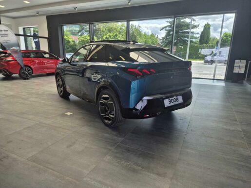 Peugeot 3008 GT Elektromotor 157 kW / 210 k