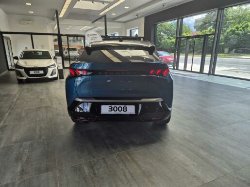 Peugeot 3008 GT Elektromotor 157 kW / 210 k