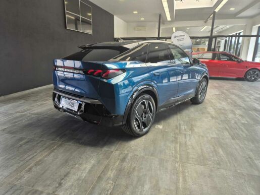 Peugeot 3008 GT Elektromotor 157 kW / 210 k