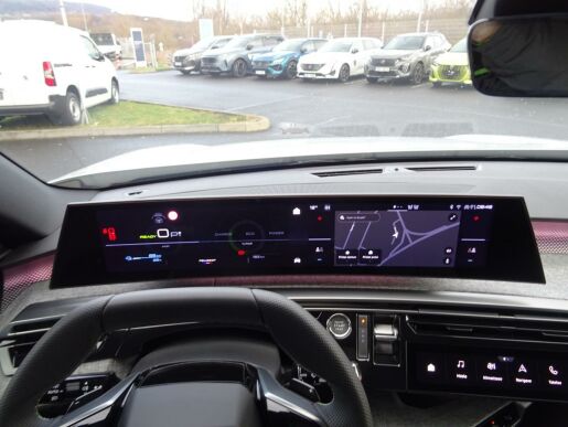 Peugeot 3008 GT Elektromotor 157 kW / 210 k