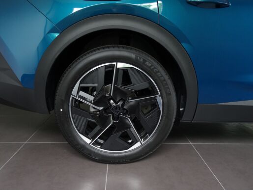 Peugeot 408 GT Hybrid 136 e-DCS6