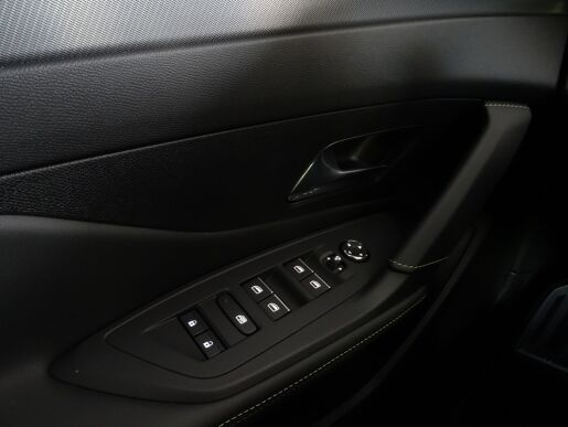 Peugeot 408 GT Hybrid 136 e-DCS6