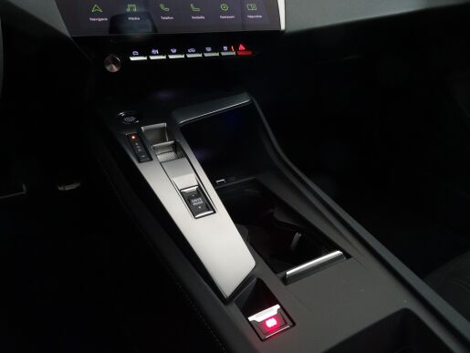 Peugeot 408 GT Hybrid 136 e-DCS6