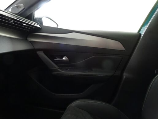 Peugeot 408 GT Hybrid 136 e-DCS6