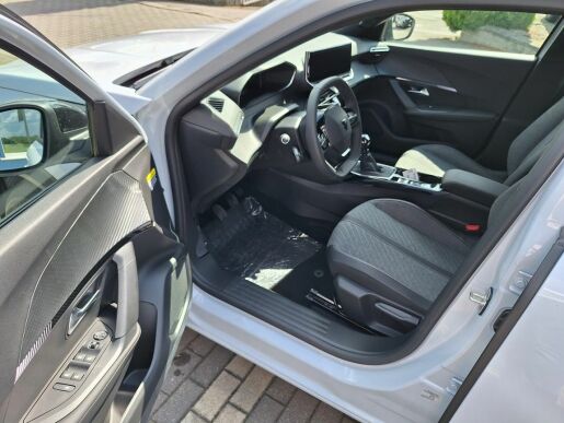 Peugeot 2008 ALLURE PureTech 100 MAN6