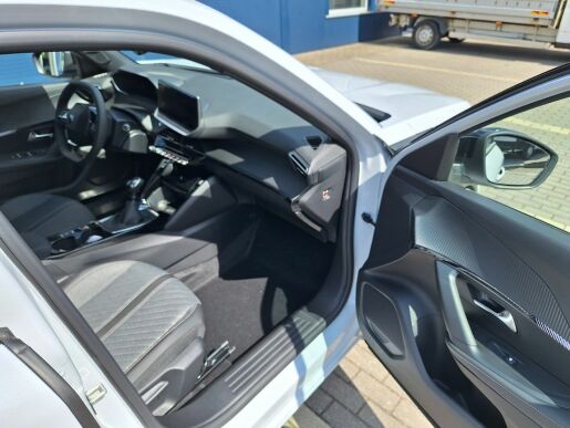 Peugeot 2008 ALLURE PureTech 100 MAN6