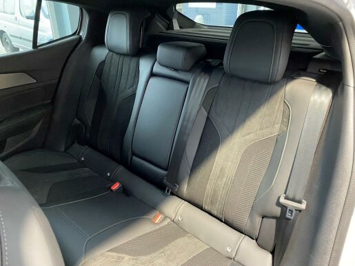Peugeot 408 GT HYBRID 225 e-EAT8