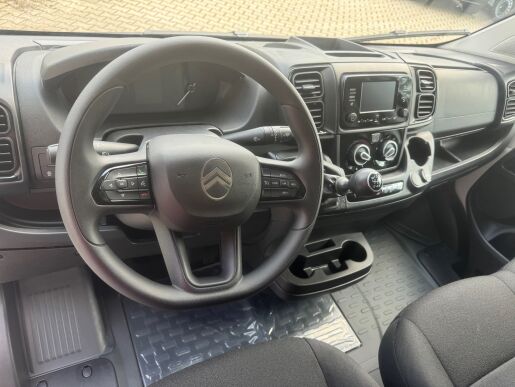 Citroën Jumper Furgon 30 L2H1 2.2 BlueHDi 120k (Záruka 5 let/200.000 km v ceně)