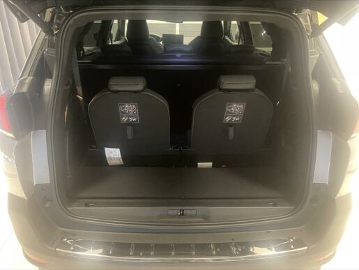 Peugeot 5008 1,5   ALLURE PACK 130k EAT8