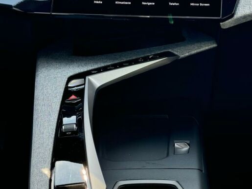 Peugeot 3008 ALLURE Hybrid 136 e-DCS6