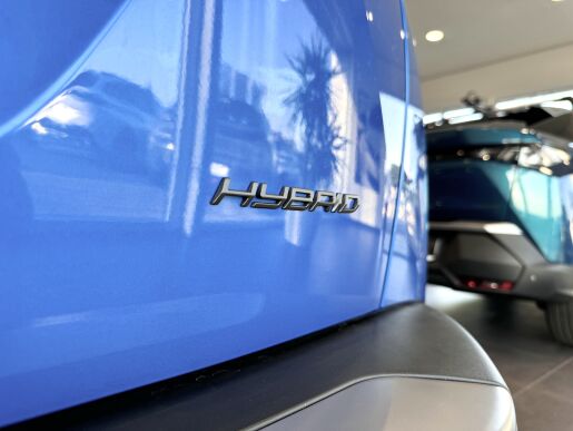 Peugeot 2008 ACTIVE, Hybrid 136k, Automat