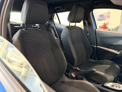 Peugeot 2008 ACTIVE, Hybrid 136k, Automat