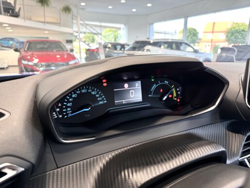 Peugeot 2008 ACTIVE, Hybrid 136k, Automat
