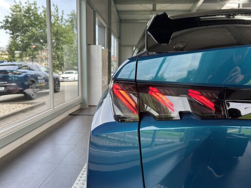 Peugeot 3008 E-GT Elektromotor 157kW / 210k