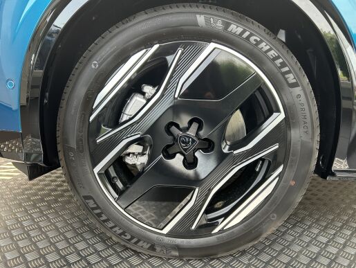 Peugeot 3008 E-GT Elektromotor 157kW / 210k