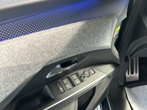 Peugeot 3008 E-GT Elektromotor 157kW / 210k