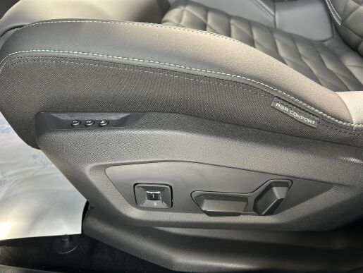 Peugeot 3008 E-GT Elektromotor 157kW / 210k