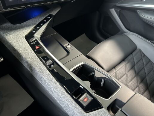 Peugeot 3008 E-GT Elektromotor 157kW / 210k