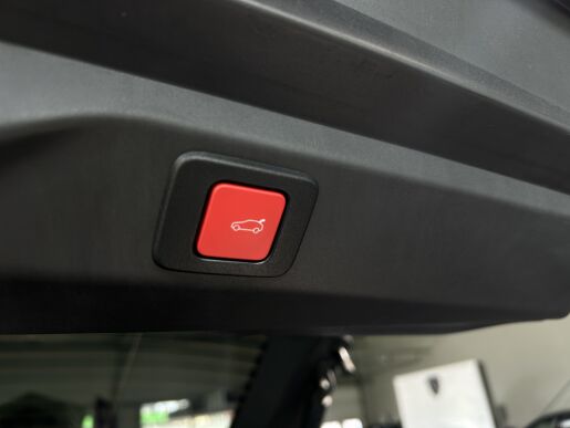 Peugeot 3008 E-GT Elektromotor 157kW / 210k